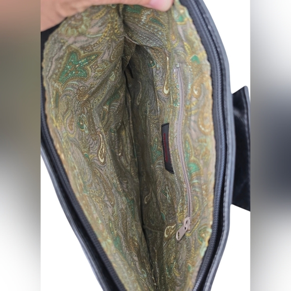 Hobo International Foldover Bow Clutch in black polished leather EUC - Picture 6 of 8